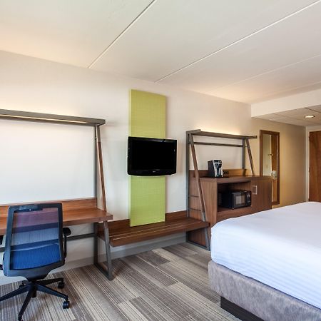 Holiday Inn Express Hauppauge-Long Island By Ihg Exterior photo