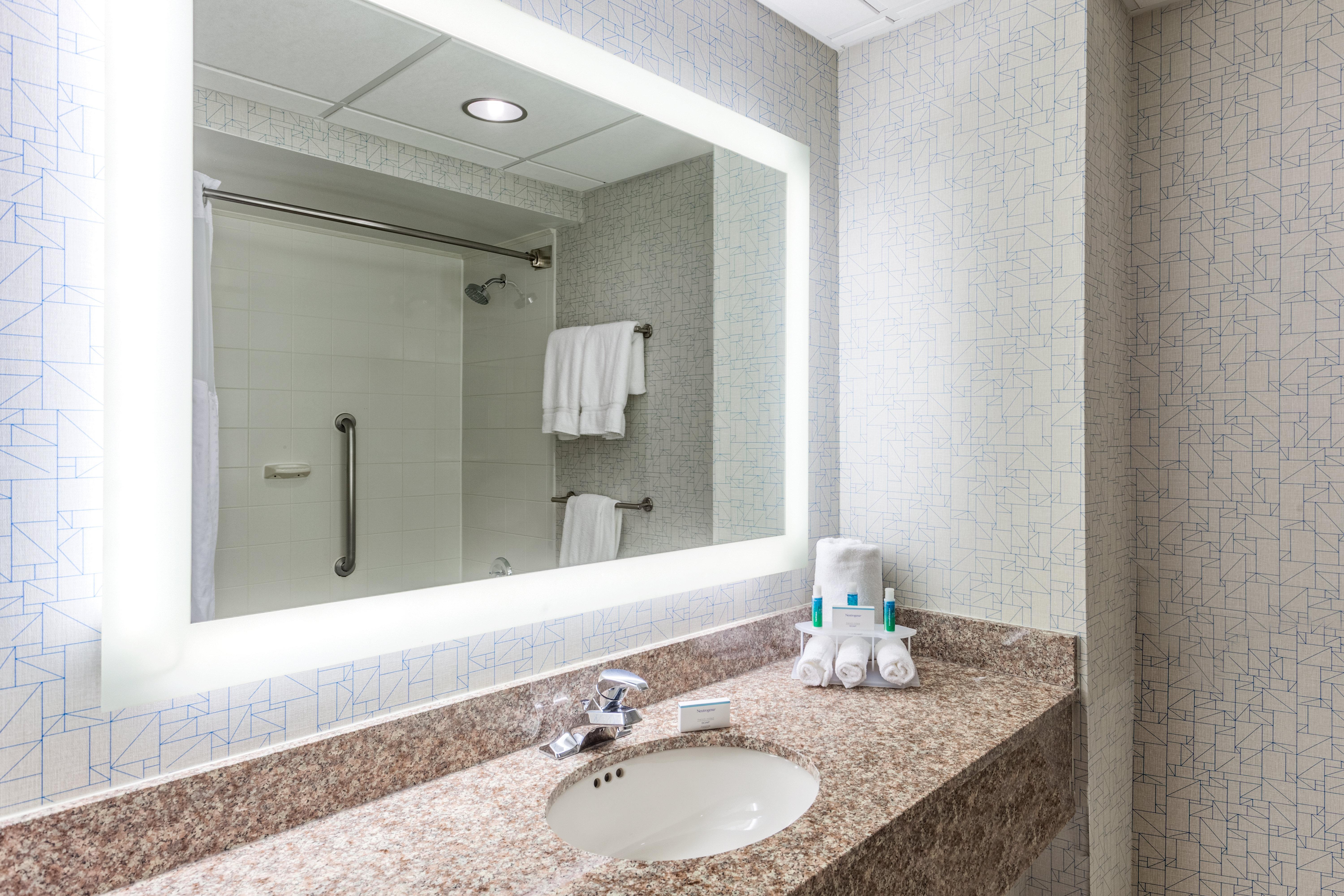 Holiday Inn Express Hauppauge-Long Island By Ihg Exterior photo