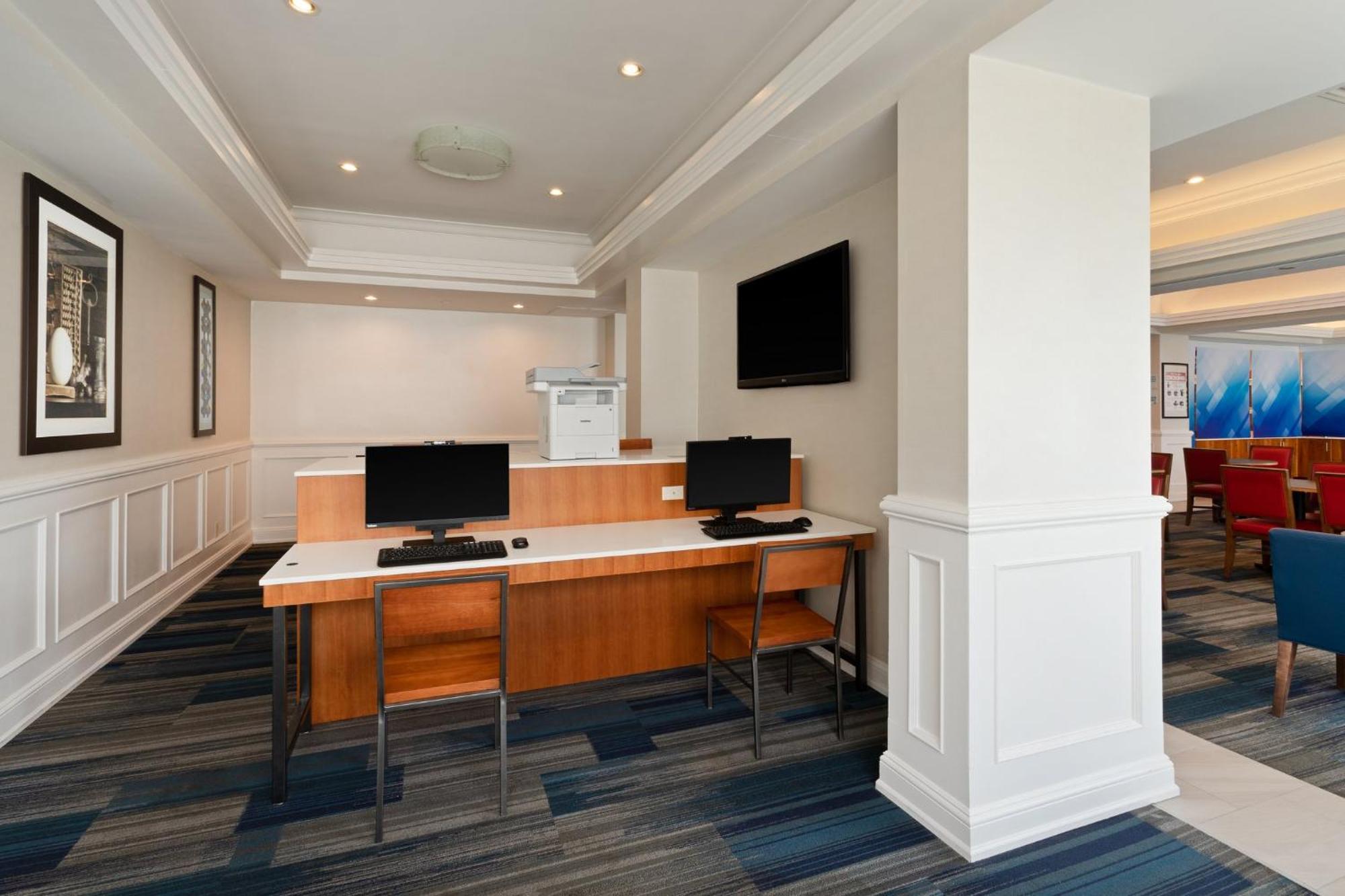 Holiday Inn Express Hauppauge-Long Island By Ihg Exterior photo
