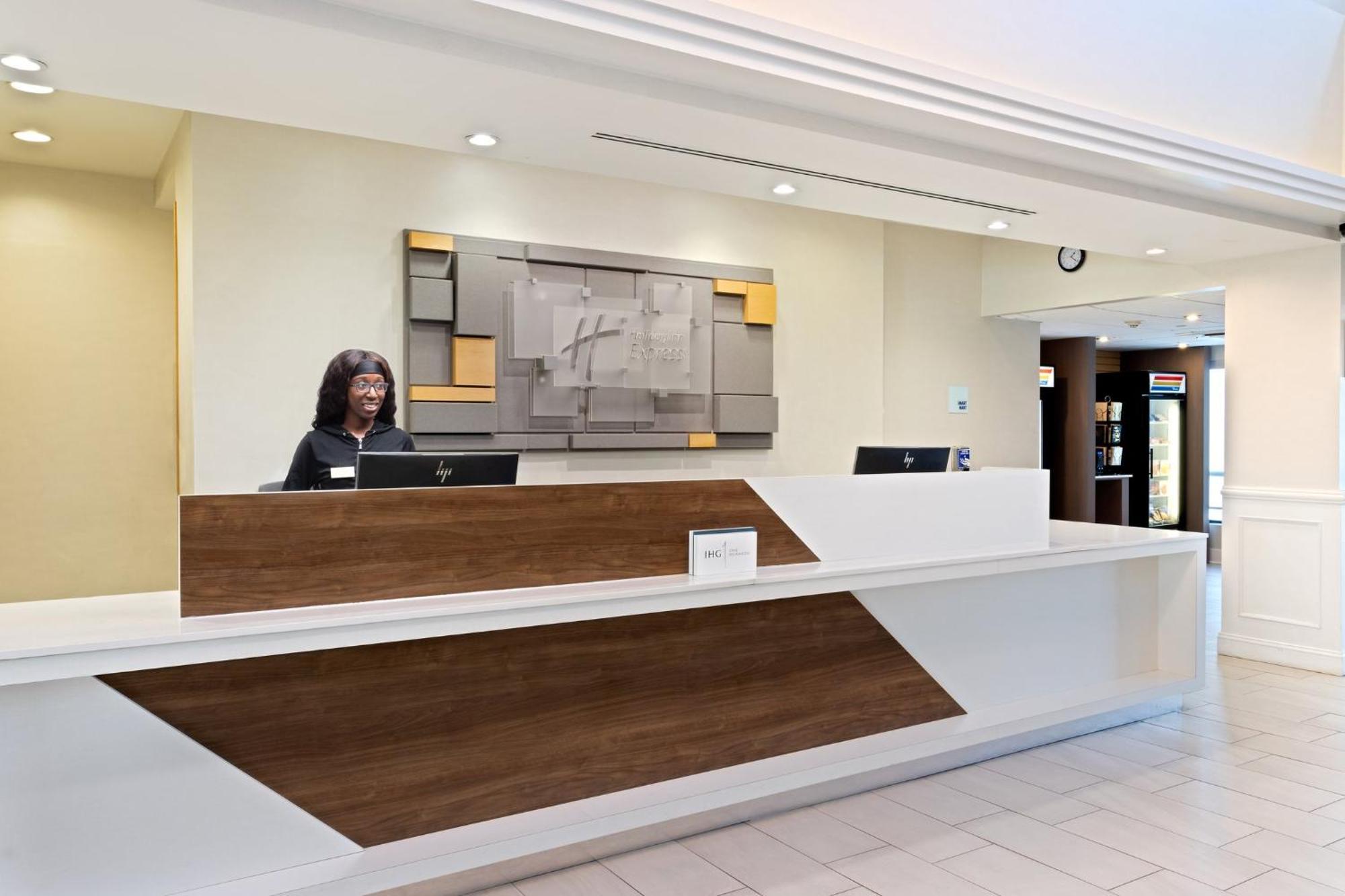 Holiday Inn Express Hauppauge-Long Island By Ihg Exterior photo