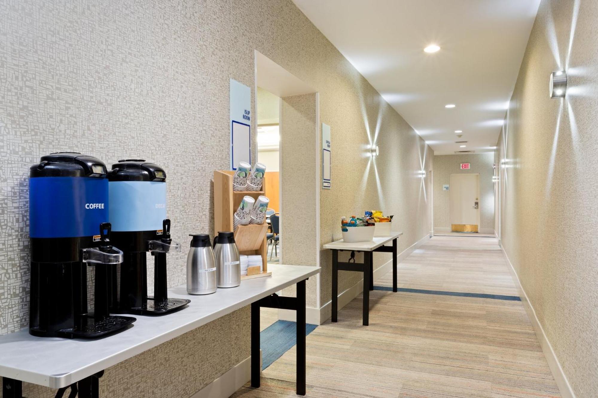 Holiday Inn Express Hauppauge-Long Island By Ihg Exterior photo